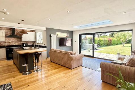 LOUNGE/KITCHEN/BREAKFAST ROOM