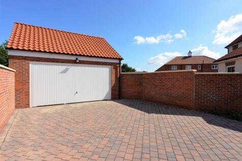 Double Garage - View 2.JPG