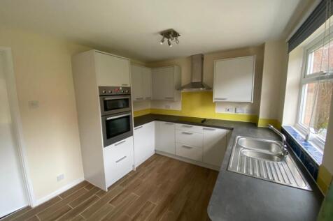 Tower Drive, Neath Hill, Milton Keynes, MK14 photo 3