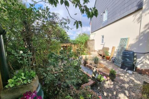Side Garden.jpg