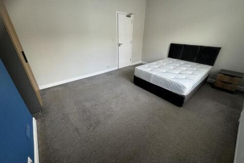 Bedroom 5 @ £825pcm