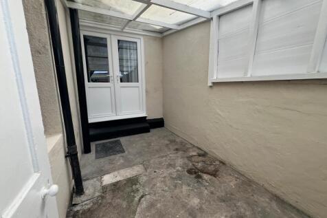 Covered rear entrance area with a translucent r...