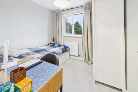 CAM02093G0-PR0067-STILL018