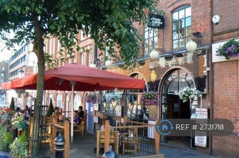 Local Bars And Restaurants 8 Min Walk
