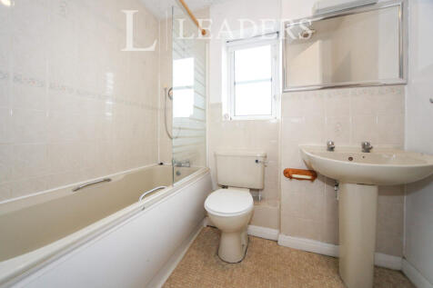 Graphic Close, Dunstable, Bedfordshire, LU6 photo 4
