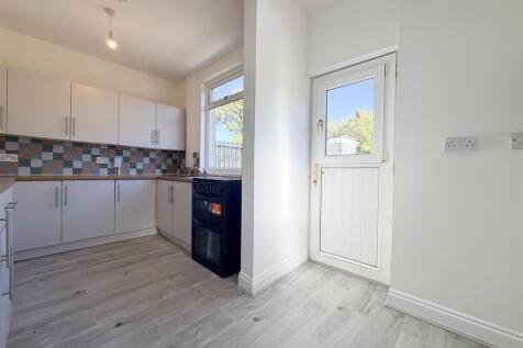 Pollard Crescent, S5 photo 4