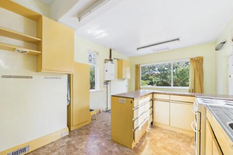 CAM02386G0-PR0142-STILL019