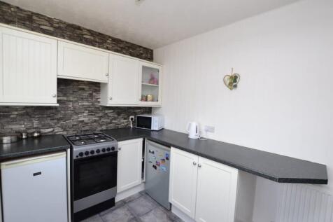 2 Bedroom First Floor Apartment to Let on Willows Close, Newcastle Upon Tyne photo 4
