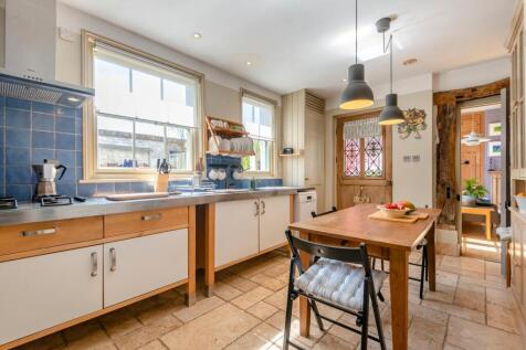 Kitchen/B'fast Room