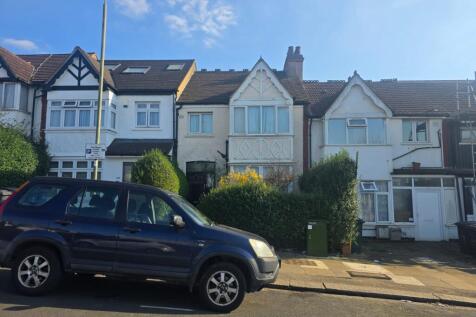 Chain Free 2 bed flat with regulated tenant in si