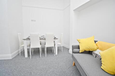Living room 2.jpg