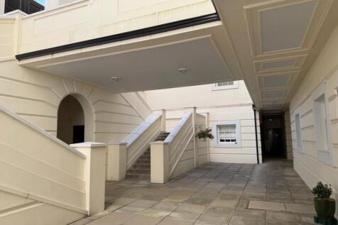 Entry to apartment