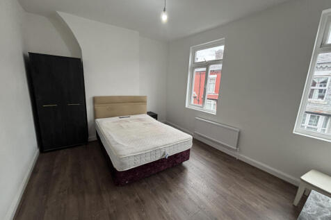 4 bed terraced house to rent Caythorpe Street, Ma