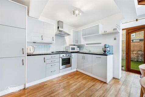 32 Northfield Road-8.jpg