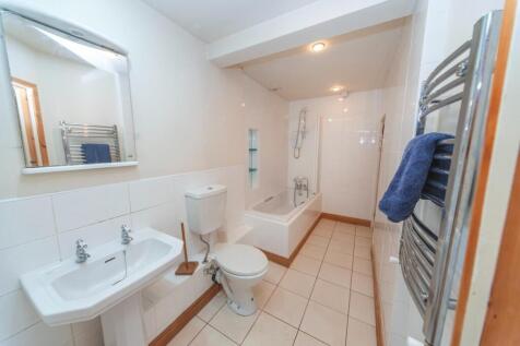 En suite Jack and Jill