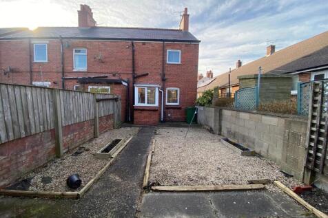 REAR GARDEN.jpeg