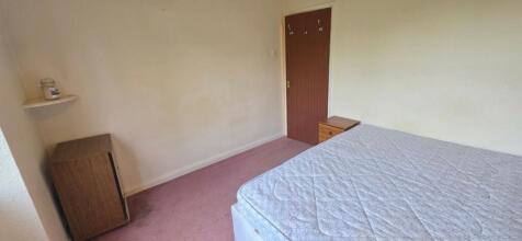 Spacious bedroom with ample floor space....