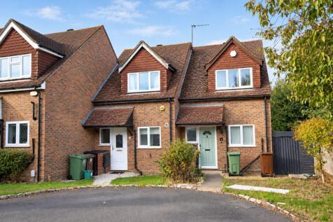 1-bed terraced on Windgates, Guildford, £1,600/mo