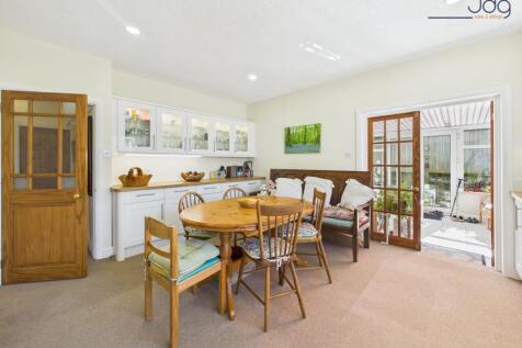 Spacious Kitchen Diner