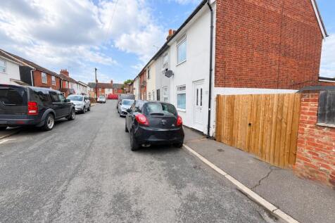 2-bed terraced on Artillery Street, New Town, Colchester, CO1, £1,100/mo