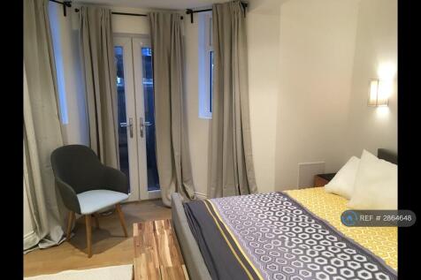 Master Bedroom With Full Length Bay Windows