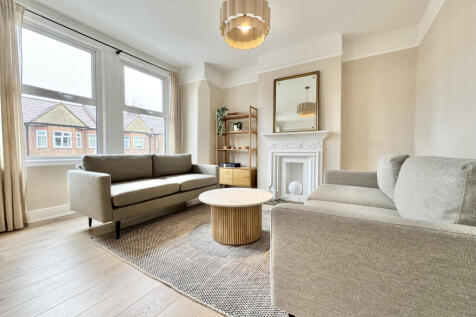 2 bedroom Flat to Rent  in N22