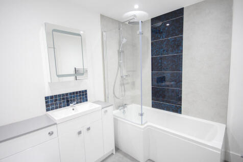 Crockhamwell Road Woodley photo 4