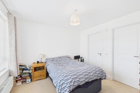 CAM03185G0-PR0104-STILL018