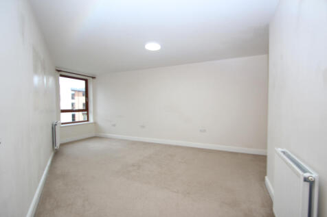 Finlay Court | Commonwealth Drive | RH10 | New Move Estate Agents photo 4