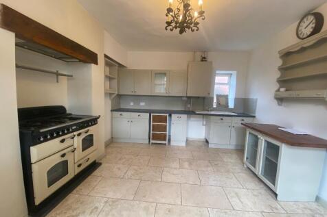 High Road, Manthorpe, NG31 photo 3