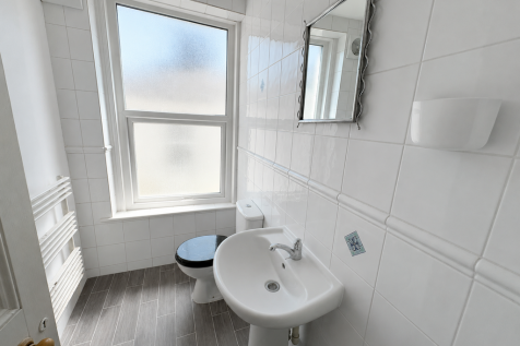 88 Alexandra Road photo 3