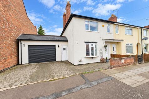 Albion Street, Wigston, LE18 4SA. 2 bedroom end of terrace house for sale