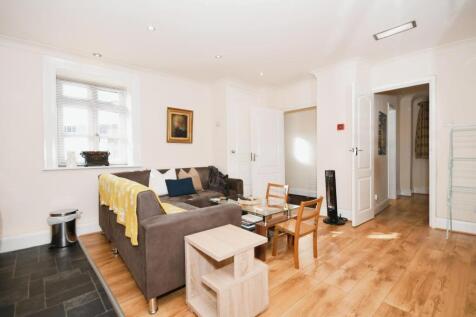 FLAT 6 - LIVING 01.JPG