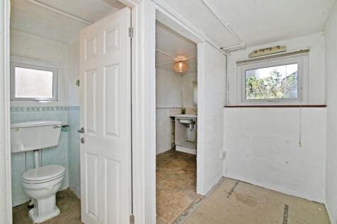 Utility Room &amp; Wc