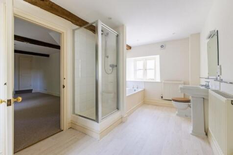 Rectory Farmhouse - Bedroom 2 Ensuite (first floor