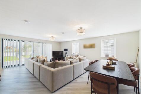 Lounge/Kitchen/Dining