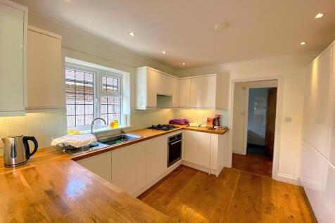 36 Terminus Ave - Kitchen2.jpg