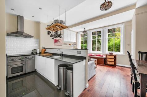 Flat 1, 59 Barrowgate Road-5.jpg