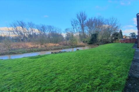 Sullivan Court, Wyken - Communal Gardens