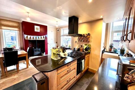 OPEN PLAN DINING