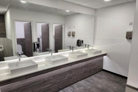 Ref 17 Regency House  Mens Toilets.jpg