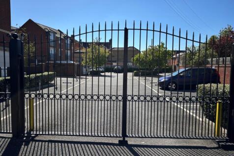 3 Willowbrook Gates