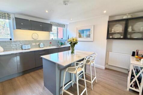 KITCHEN/ BREAKFAST ROOM