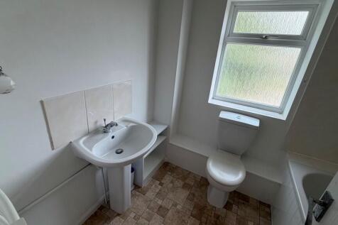 Holbrook Crescent, Felixstowe photo 4