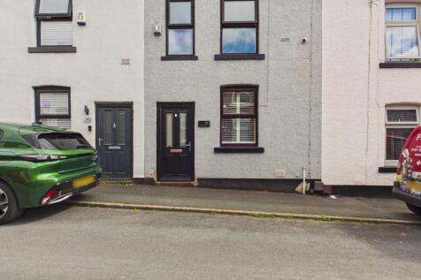 CAM03729G0-PR0338-STILL020