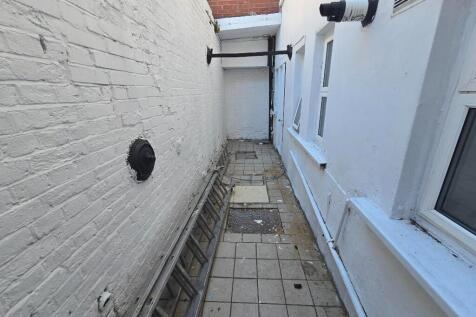 Yard/Outdoor Area