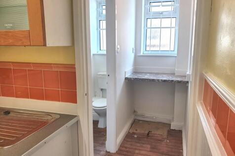 Retail Property (high street) to rent Image 4