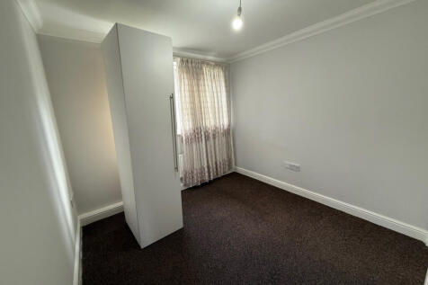 20 Henderson Street, Manchester, M19 photo 3