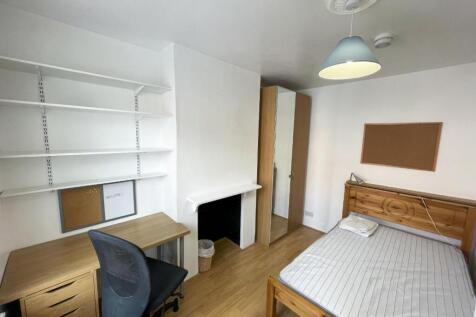 Available SEPT 2027 - 4 Rooms - Bozward Street photo 4