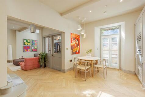 Kitchen/ Dining Room